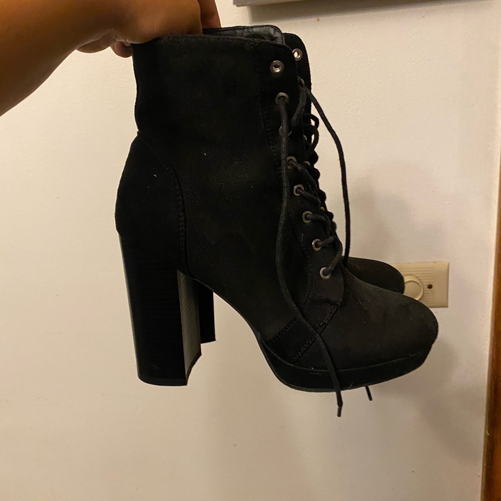 Super cute black suede booties!